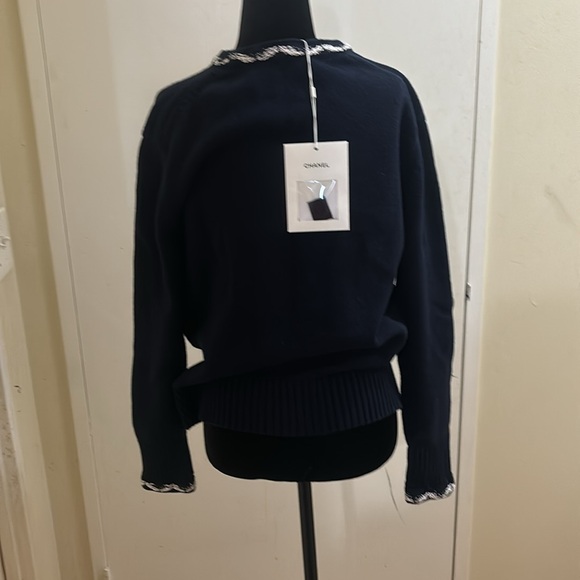 4️⃣5️⃣0️⃣0️⃣ brand new Authentic Chanel cashmere sweater - Picture 5 of 12